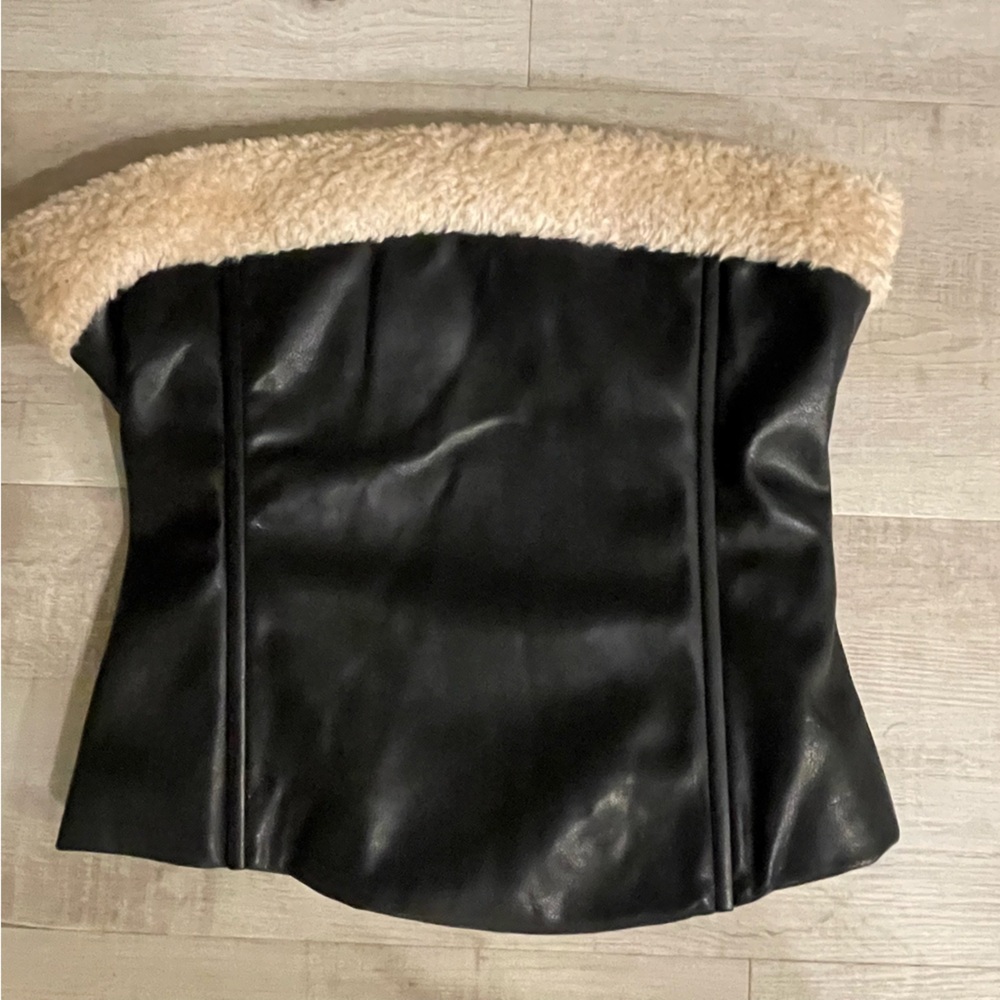 WeWoreWhat Black Faux Leather Strapless Top with Cream Shearling